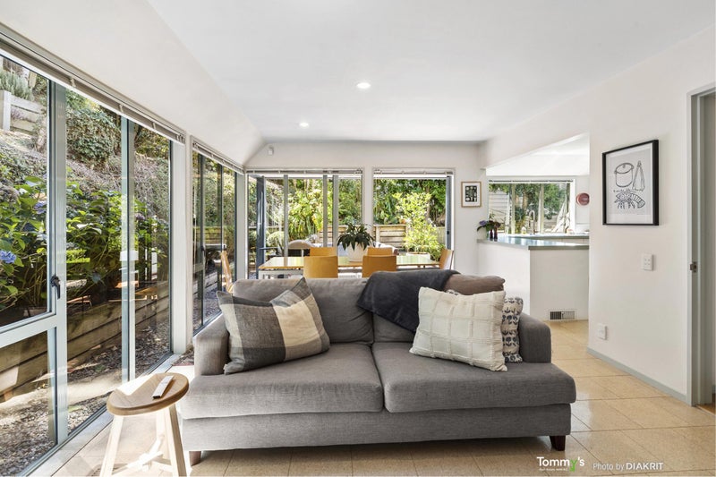 15A Lower Watt Street, Wadestown, Wellington - Carousel 2
