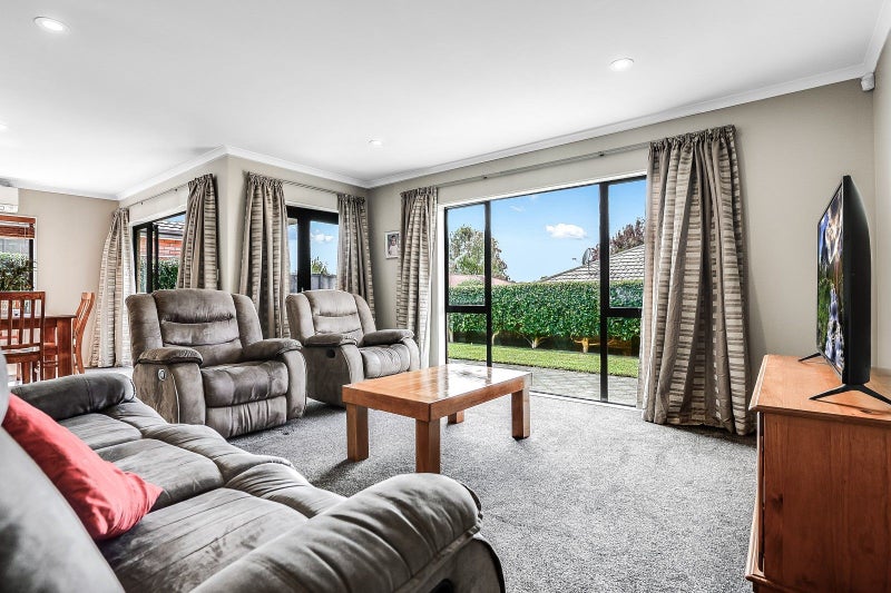 9 Eclipse Rise, Flagstaff, Hamilton - Carousel 2