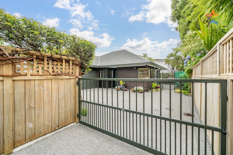 2/11 Trafalgar Street, Waiwhetu, Lower Hutt - Carousel 1