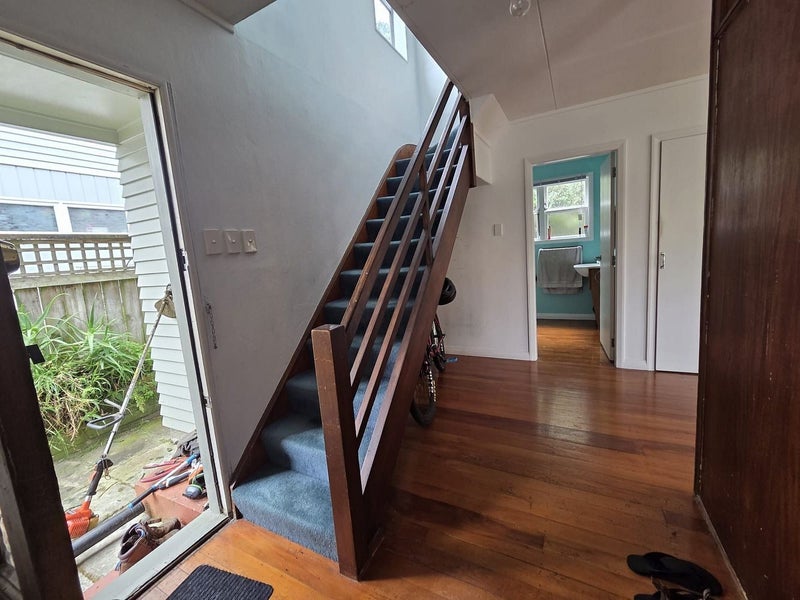 12 Robertson Street, Owhiro Bay, Wellington - Carousel 2