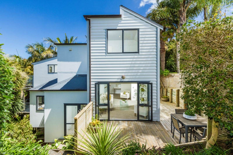 52A Peter Terrace, Castor Bay, Auckland - Carousel 1