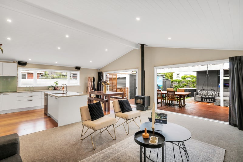 6 Humariri Street, Point Chevalier, Auckland - Carousel 2