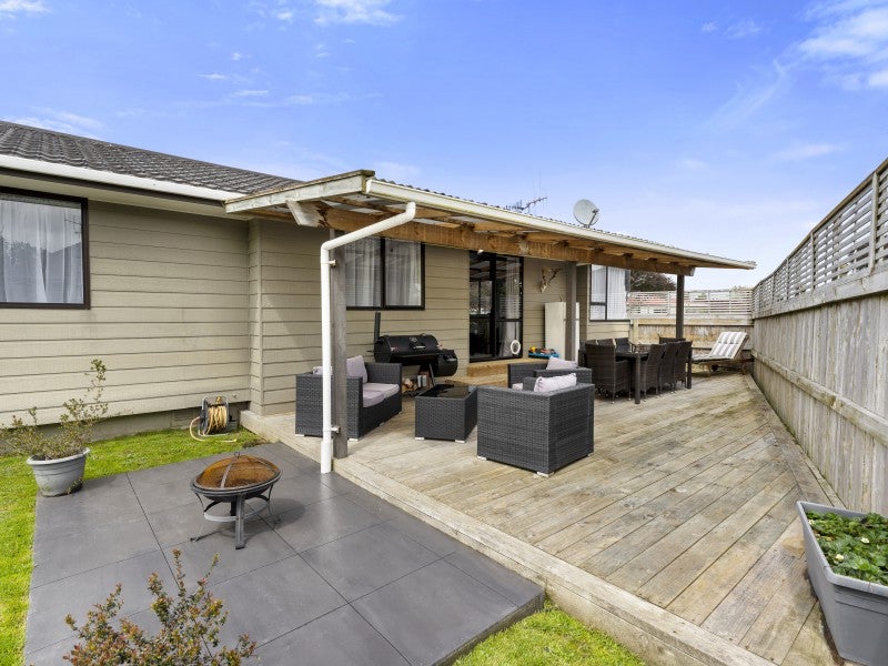 23 Peppertree Glade, Kelvin Grove, Palmerston North - Carousel 2