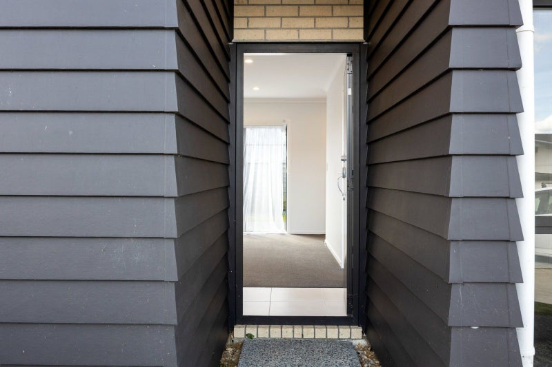 68 Sylvester Crescent, Flagstaff, Hamilton - Carousel 2