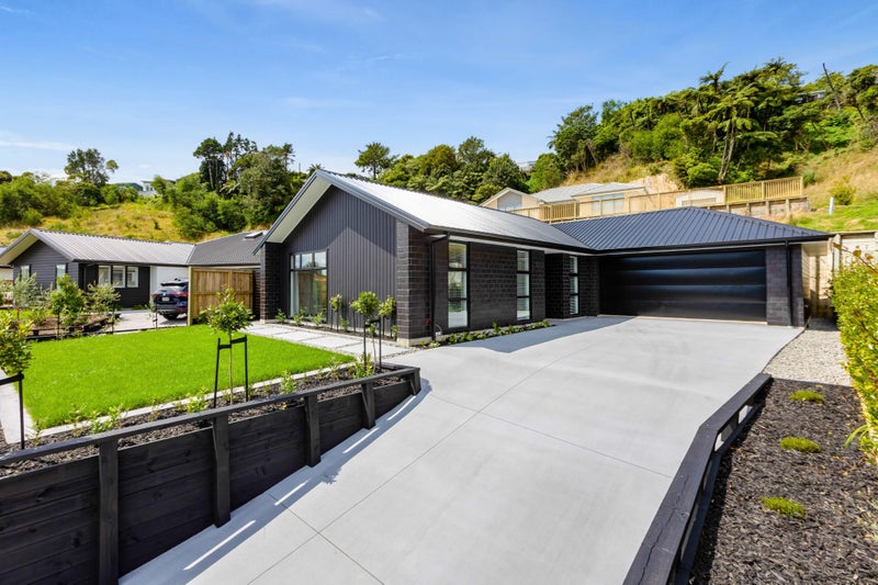 26 Sycamore Grove, Lower Vogeltown, New Plymouth - Carousel 1