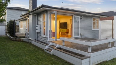 31 Taikata Road, Te Atatu Peninsula, Auckland - Carousel 1