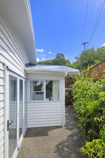 7A Miramar North Road, Miramar, Wellington - Carousel 12