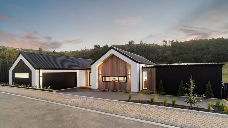 10 Flowers Lane, Cracroft, Christchurch - Carousel 1