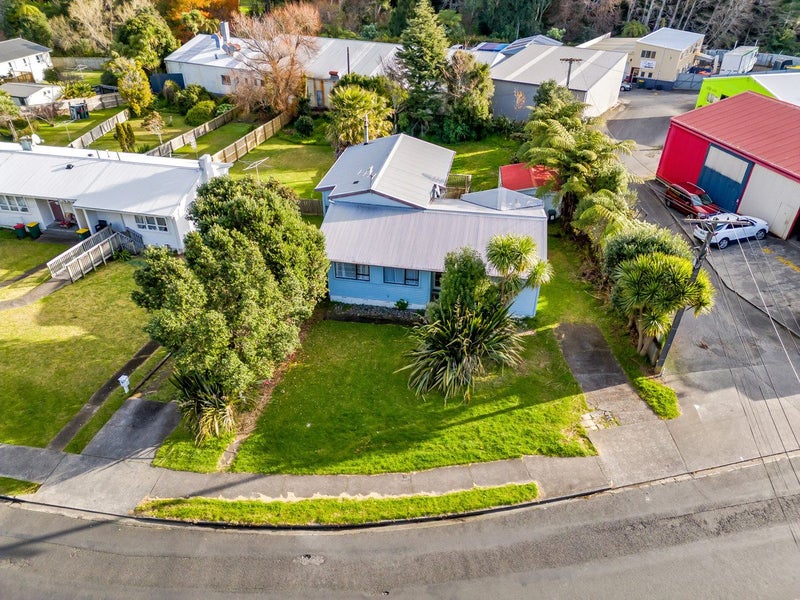 12 Seaview Road, Marfell, New Plymouth - Carousel 18