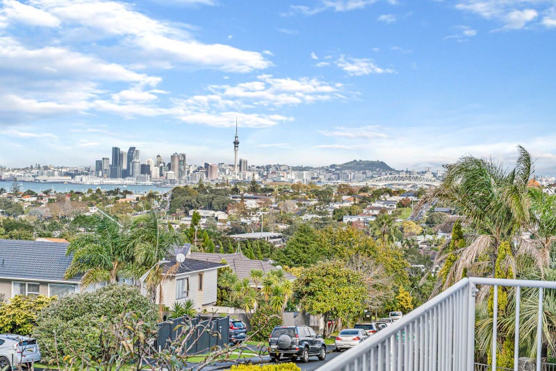 2/1 Kaihu Street, Northcote, Auckland - Carousel 2