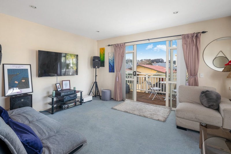 1/10 Colombo Street, Newtown, Wellington - Carousel 2