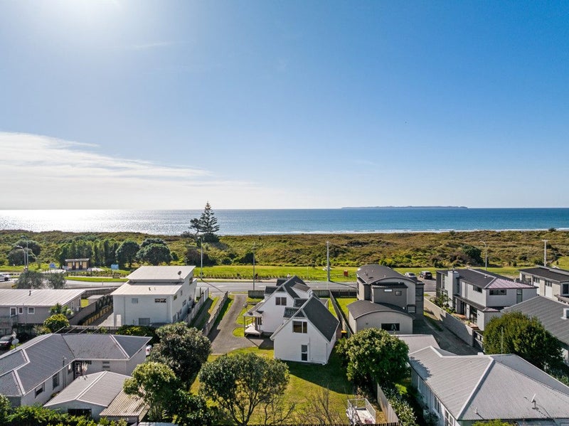 906 Papamoa Beach Road, Papamoa Beach, Papamoa - Carousel 1