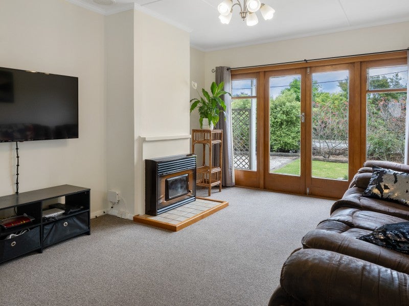 140 Whitby Road, Wakefield - Carousel 2