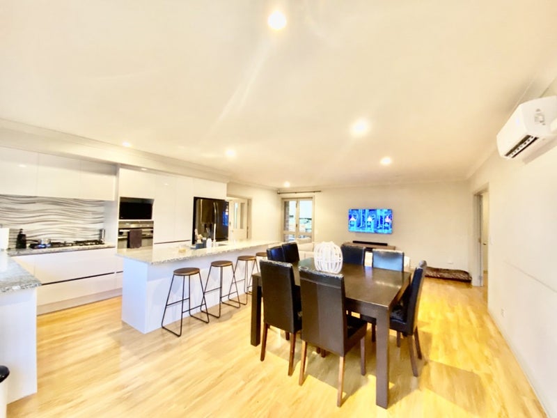 12 Keating Rise, Northcross, Auckland - Carousel 1