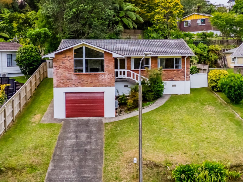81 Poplar Grove, Whalers Gate, New Plymouth - Carousel 1
