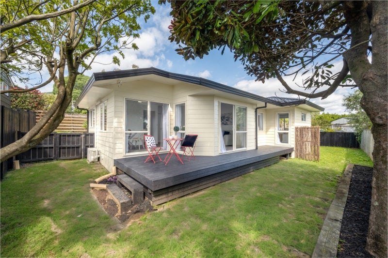 2/17 Bain Place, Bucklands Beach, Auckland - Carousel 1