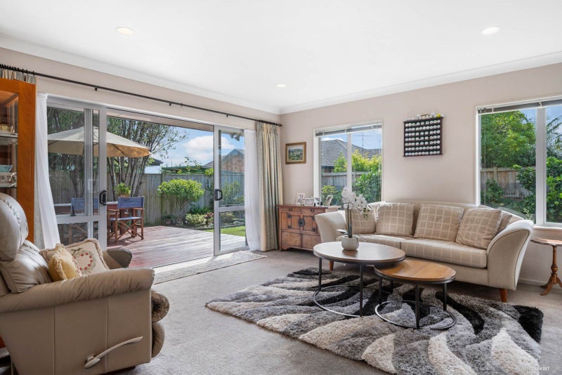 4 Girvan Terrace, Wattle Downs, Auckland - Carousel 2