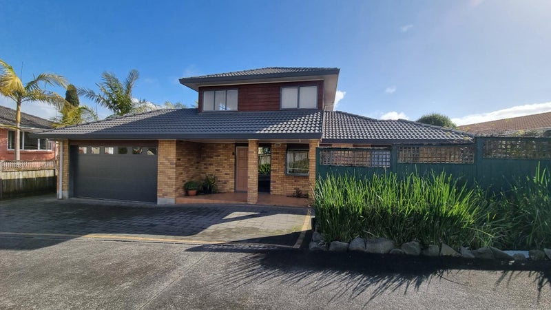 8 Dunn Place, Farm Cove, Auckland - Carousel 1
