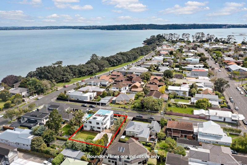 4 Edith Street, Point Chevalier, Auckland - Carousel 2