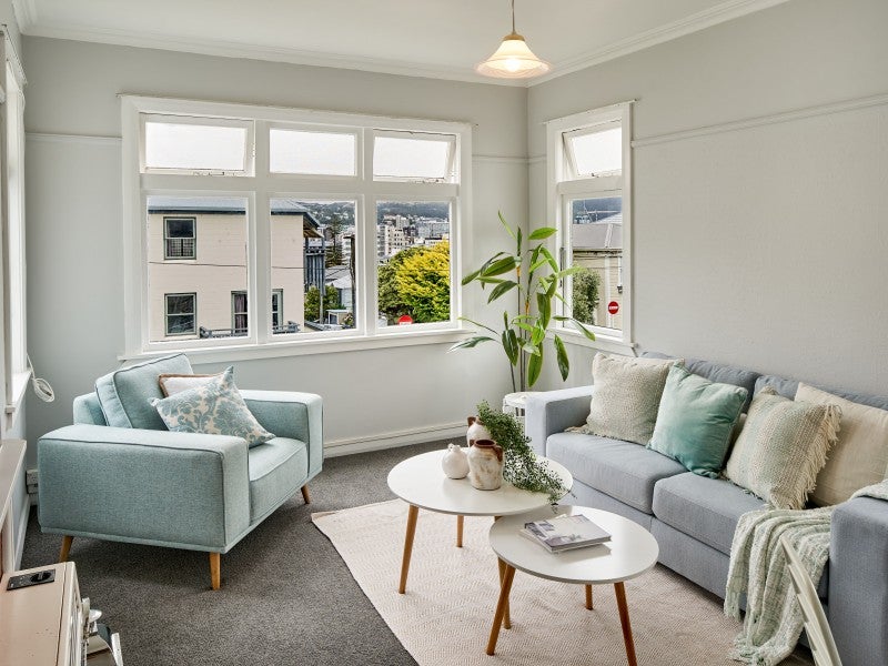 2/1 Rixon Grove, Mount Victoria, Wellington - Carousel 2