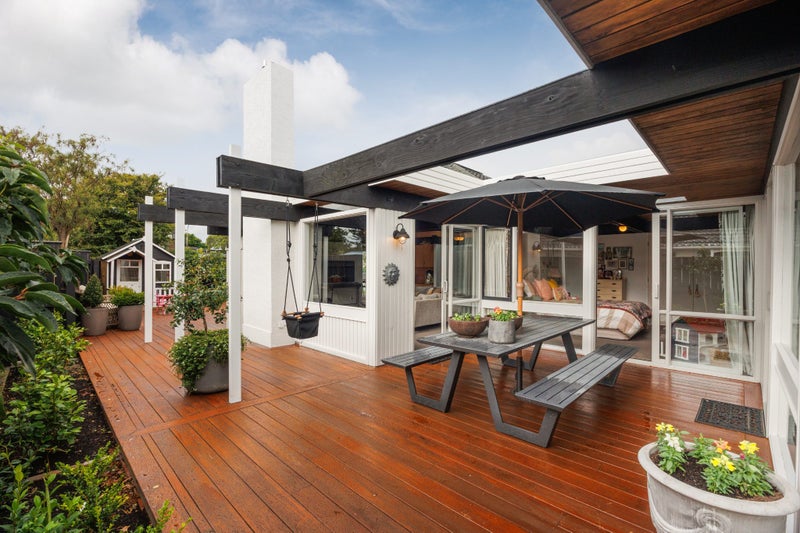 11 Chilton Grove, Hokowhitu, Palmerston North - Carousel 2