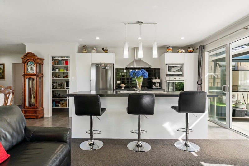 60 Fairfax Crescent, Pyes Pa, Tauranga - Carousel 2