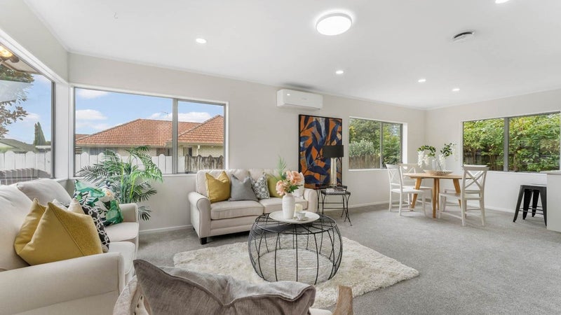 2/24 Amberwood Drive, Northpark, Auckland - Carousel 1