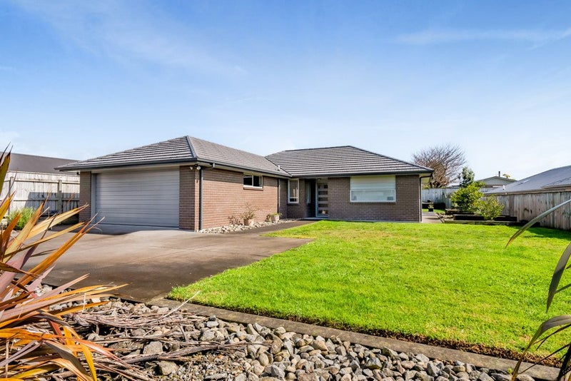2 Huetu Place, Bell Block, New Plymouth - Carousel 1