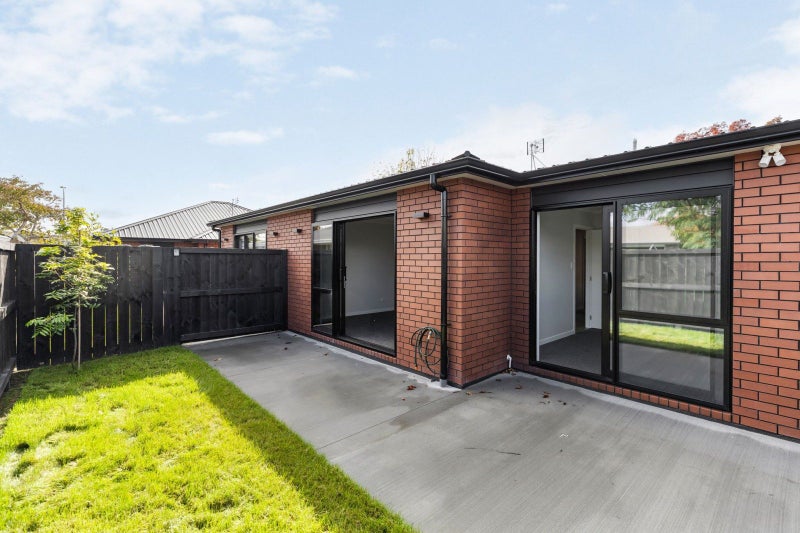 2/2 Meridian Place, Flagstaff, Hamilton - Carousel 2