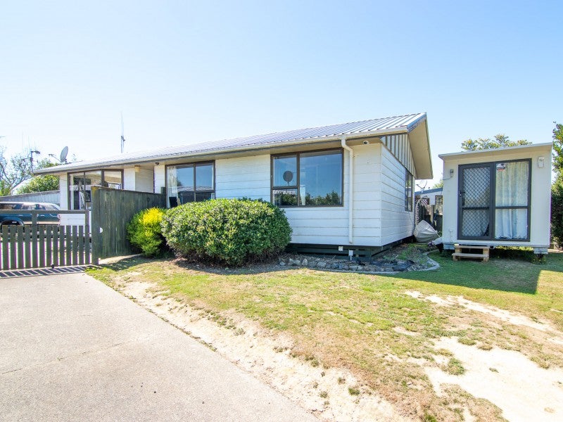 8 Newton Place, Westbrook, Palmerston North - Carousel 24