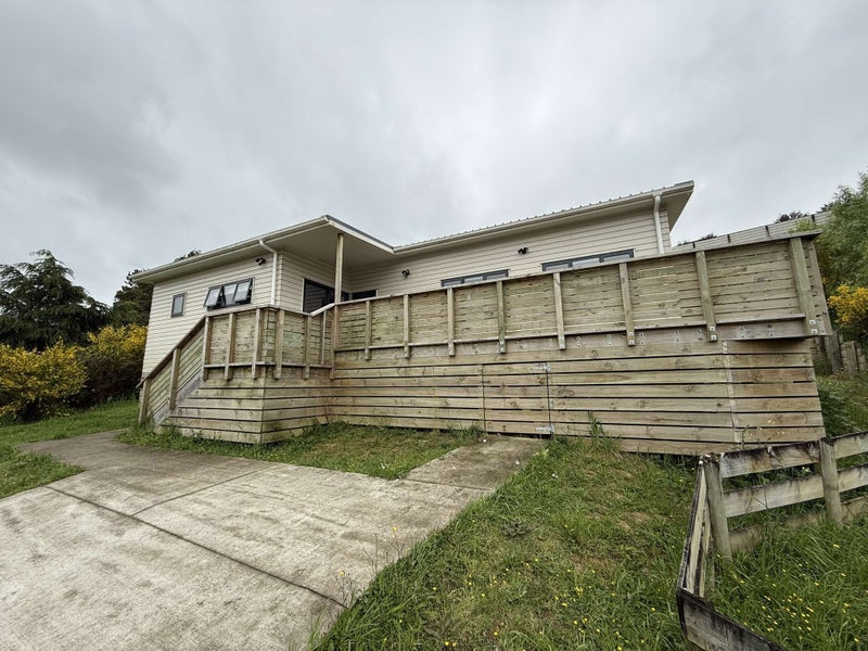 4 Speargrass Grove, Timberlea, Upper Hutt - Carousel 1