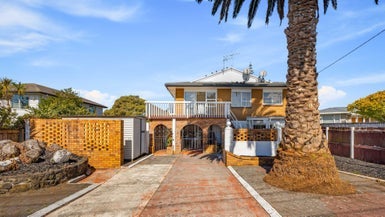 1/100 Titirangi Road, New Lynn, Auckland - Carousel 1