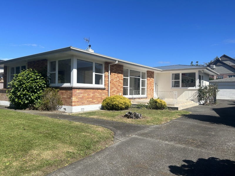76 Wikiriwhi Crescent, Awapuni, Palmerston North - Carousel 1