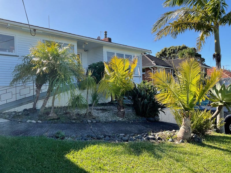 13 Jellicoe Road, Murrays Bay, Auckland - Carousel 2