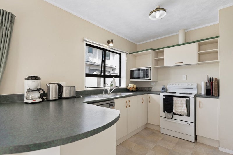 2 Sunbrae Grove, Mount Maunganui, Mount Maunganui - Carousel 2
