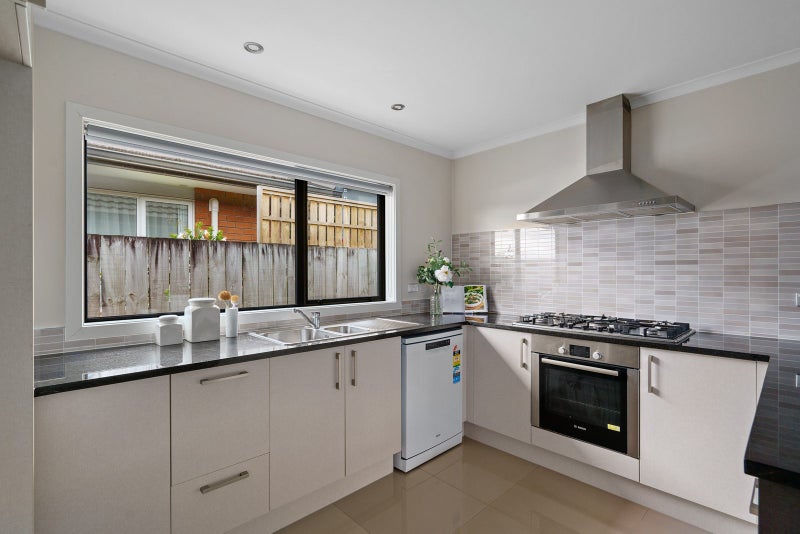 11 Alpers Ridge, Leamington, Cambridge - Carousel 2