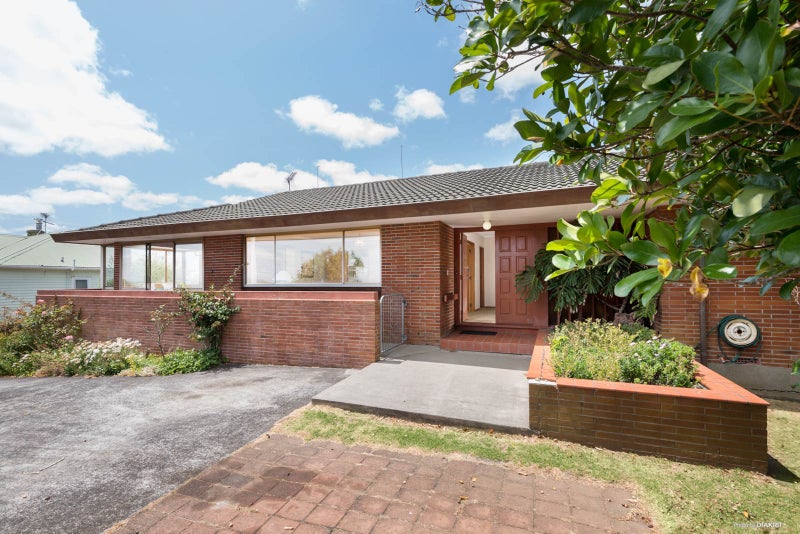 31 Mellons Bay Road, Mellons Bay, Auckland - Carousel 1