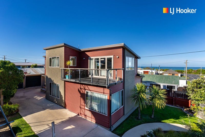 11 Taylor Street, Brighton, Dunedin - Carousel 1