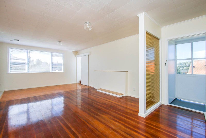 97 Owairaka Avenue, Mount Albert, Auckland - Carousel 1