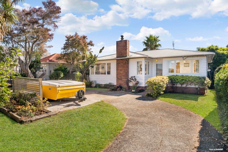 54 Botany Road, Botany Downs, Auckland - Carousel 1
