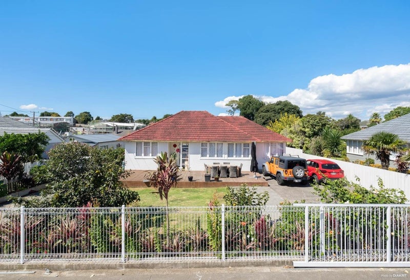 152 Pilkington Road, Point England, Auckland - Carousel 1