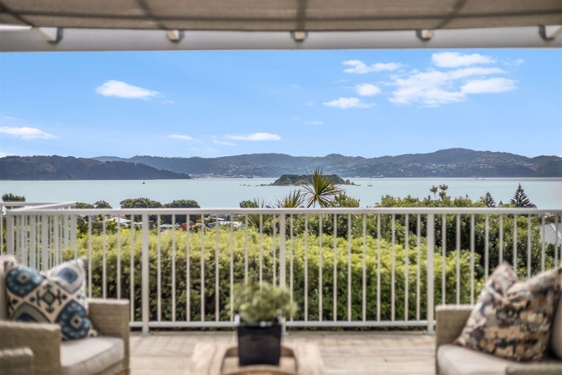 22 Kowhai Street, Eastbourne, Lower Hutt - Carousel 1