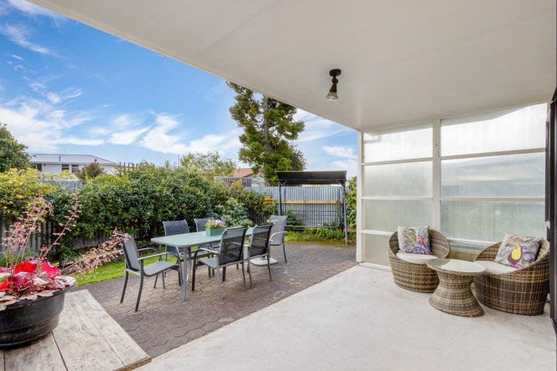 24A PEDDIE STREET, TARADALE, NAPIER - Carousel 1