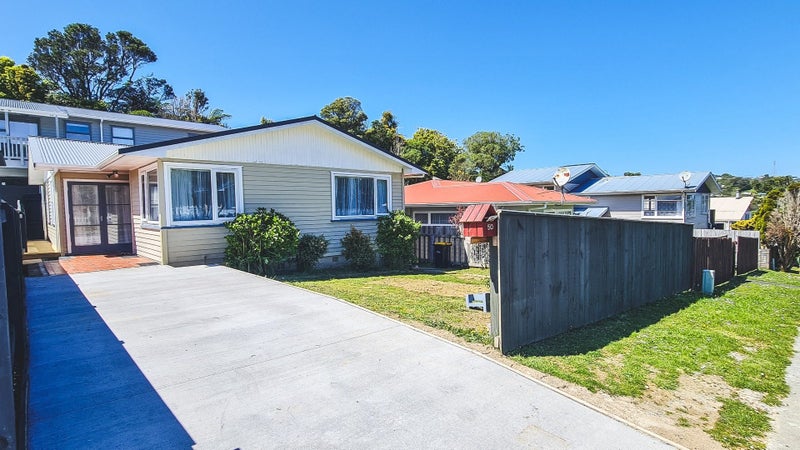 50 Batchelor Street, Newlands, Wellington - Carousel 1