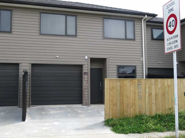 3/2 Rosalind Street, Deanwell, Hamilton - Carousel 1