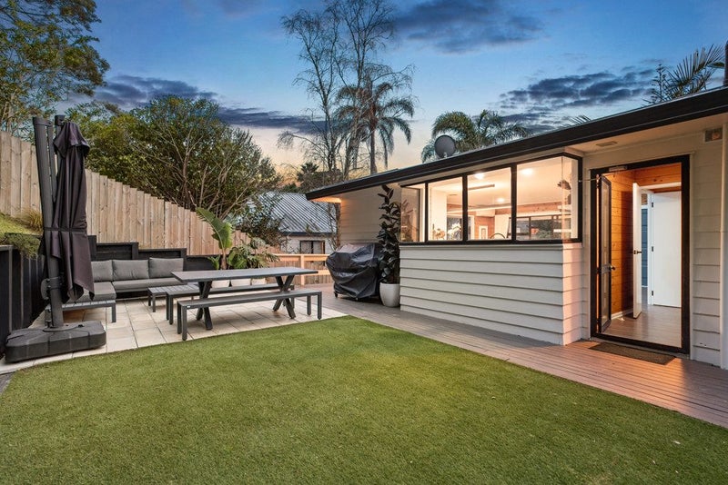 50 Topliss Drive, Northcross, Auckland - Carousel 1