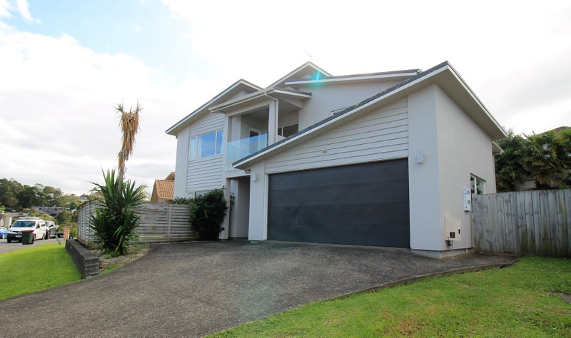 10 Catlins Place, Fairview Heights, Auckland - Carousel 1