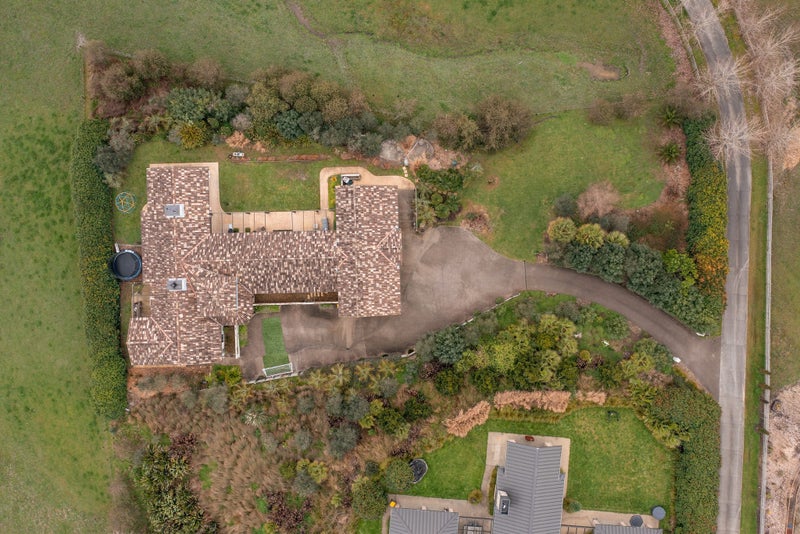 18 Myra Evelyn Grove, Albany - Carousel 18