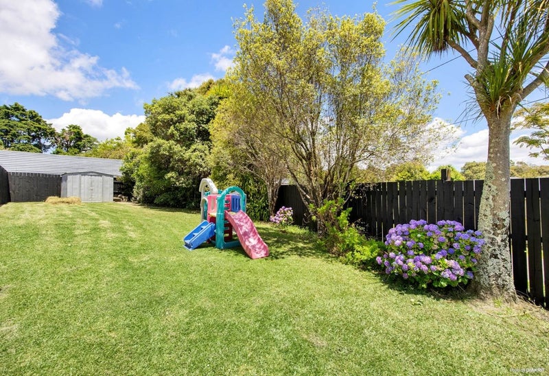 22 Kaurilands Road, Titirangi, Auckland - Carousel 20