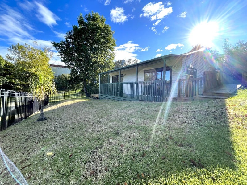 15 Dalwhinnie Parade, Highland Park, Auckland - Carousel 1